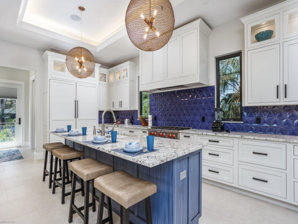 Luxurious Vacation Pool Home in Siesta Key 5 min walk to beach